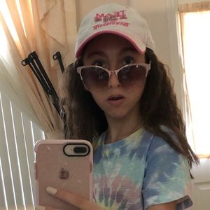 Meet your Posher, Elissa